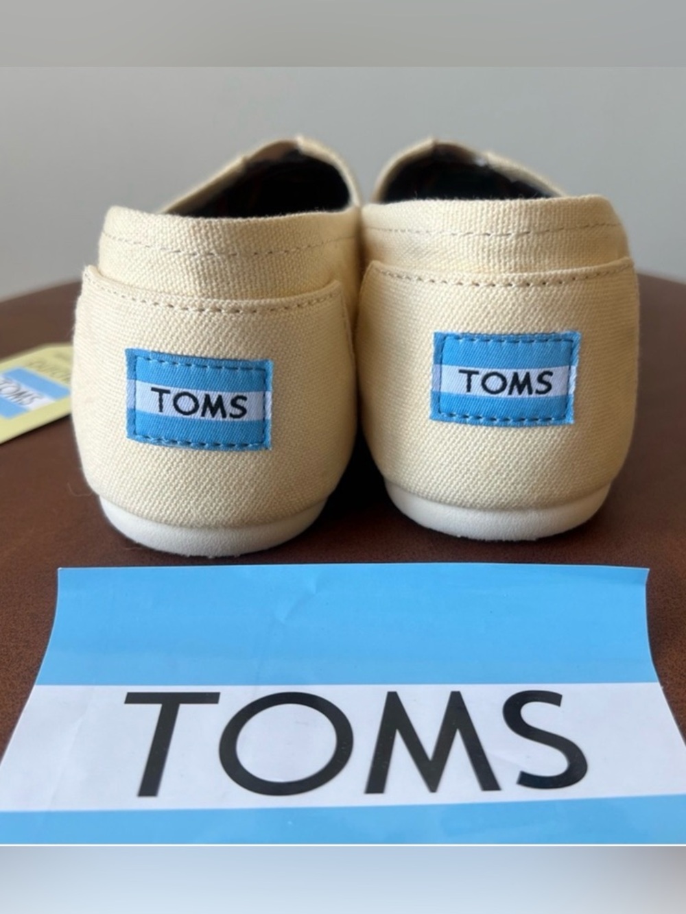 TOMS Women’s Classic Canvas Size 8 Slip On Flats Cream NWT - Picture 2 of 4